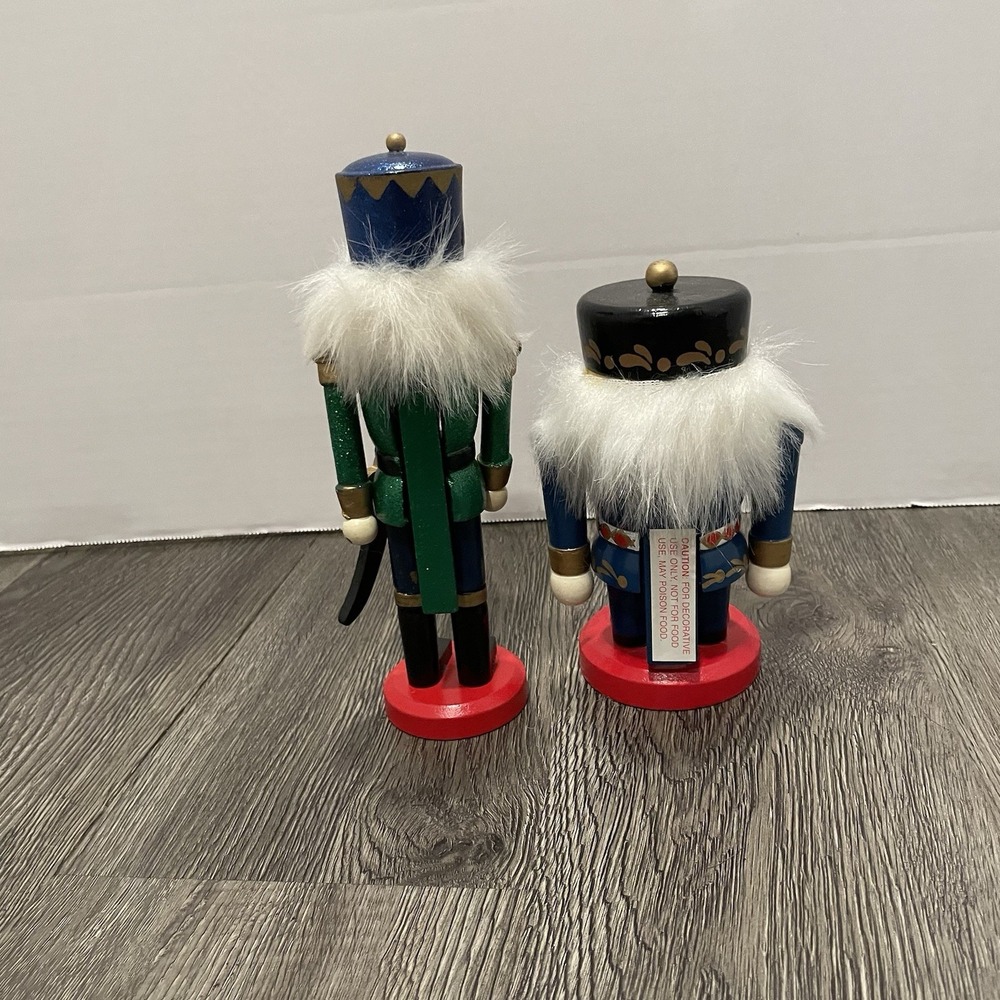 Lot Of 2 Nutcracker Soldier Guards Wooden Holiday Decor Figurines 6" And 8" - Picture 5 of 5